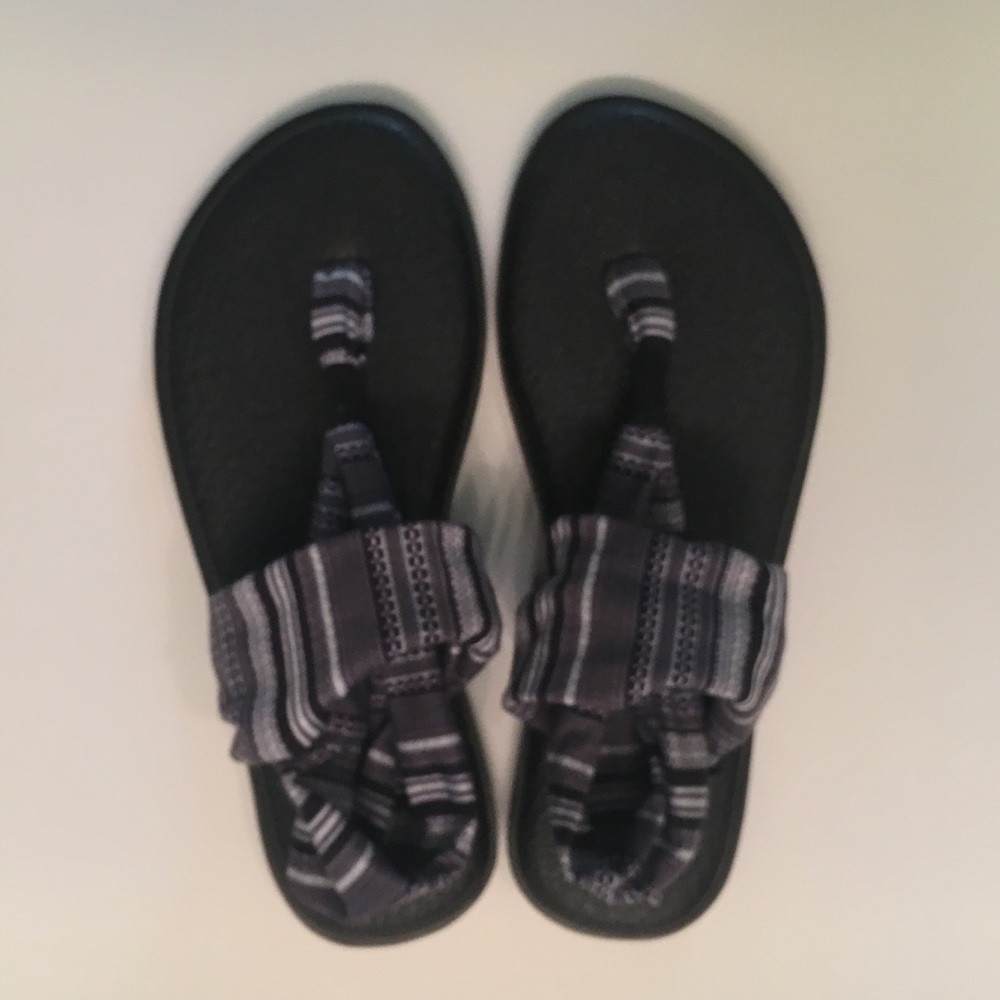 Sanuk yoga mat sling back sandals. Size 7